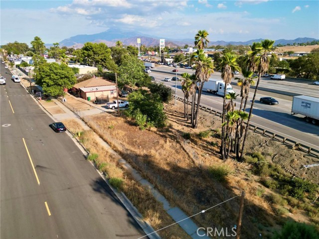207 E 5th Street, Beaumont CA: https://media.crmls.org/medias/4eb8482c-89e9-48d7-afa1-115b9dee38c2.jpg