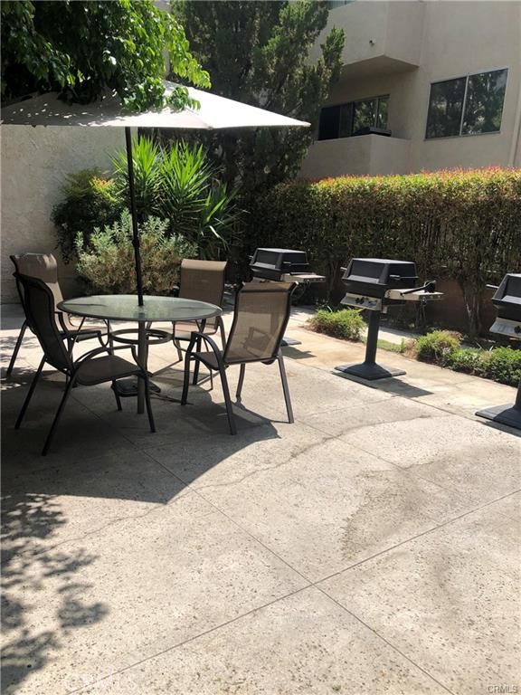 Detail Gallery Image 10 of 14 For 5412 Lindley Ave #108,  Encino,  CA 91316 - 3 Beds | 2 Baths