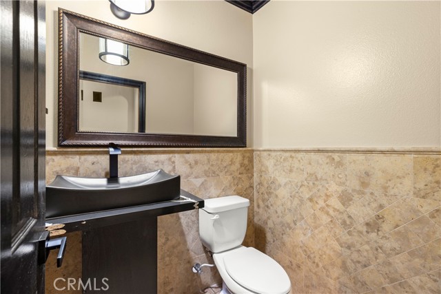 Detail Gallery Image 17 of 67 For 18301 Lakepointe Dr, Riverside,  CA 92503 - 5 Beds | 4/1 Baths