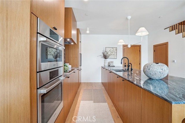 Image 23 of 66 For 647 Navy Street