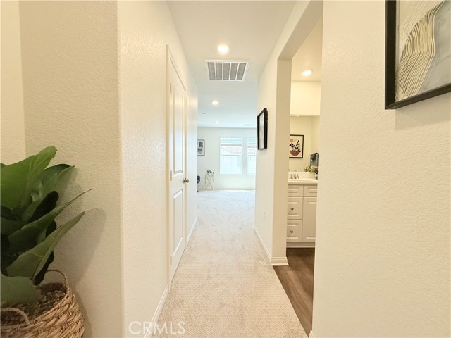 8543 Midway Lane, Chino CA: https://media.crmls.org/medias/4ebaf5e2-51b6-445e-b02a-3eee14cae1e3.jpg
