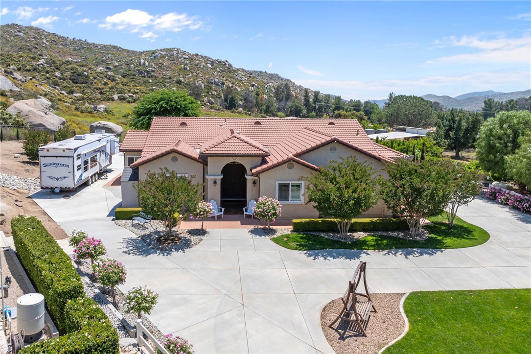 Detail Gallery Image 2 of 39 For 23592 Beech St, Hemet,  CA 92545 - 4 Beds | 3/1 Baths