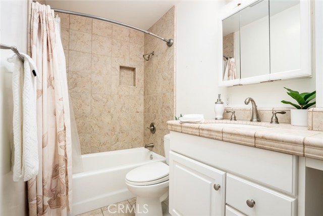Detail Gallery Image 19 of 43 For 20642 Goshawk Ln, Huntington Beach,  CA 92646 - 5 Beds | 3 Baths