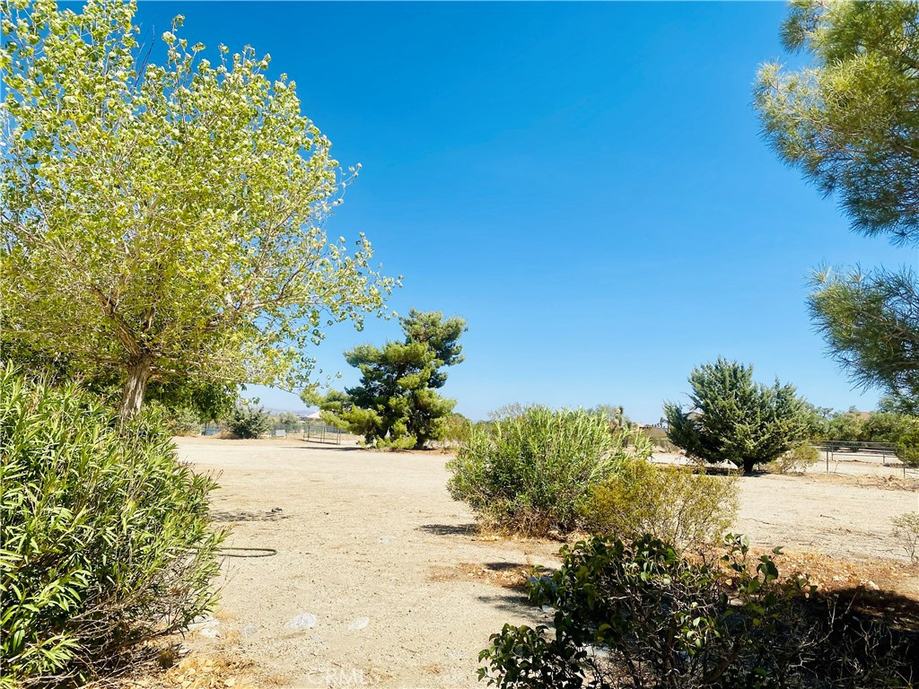 https://media.crmls.org/medias/4ebbfef9-1fdc-4e06-ad5d-7557ae3f184f.jpg?preset=X-Large