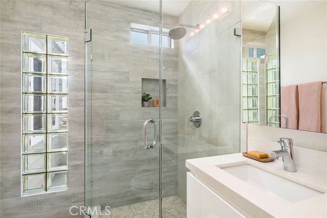 927 6th Street, Hermosa Beach CA: https://media.crmls.org/medias/4ebc1eb4-0739-41ef-85f2-f9f5d4f6ef5b.jpg
