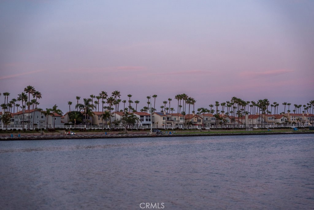 https://media.crmls.org/medias/4ebc286a-0a1a-4773-9fe8-6b0daf47a765.jpg?preset=X-Large