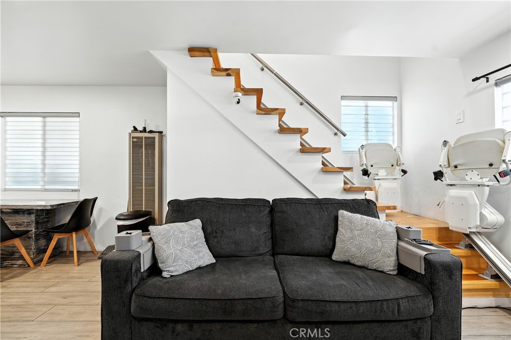 MLS #DW25183548 img 4