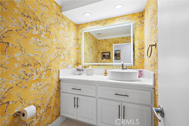 Detail Gallery Image 10 of 29 For 12 Encore Ct, Newport Beach,  CA 92663 - 4 Beds | 2/1 Baths