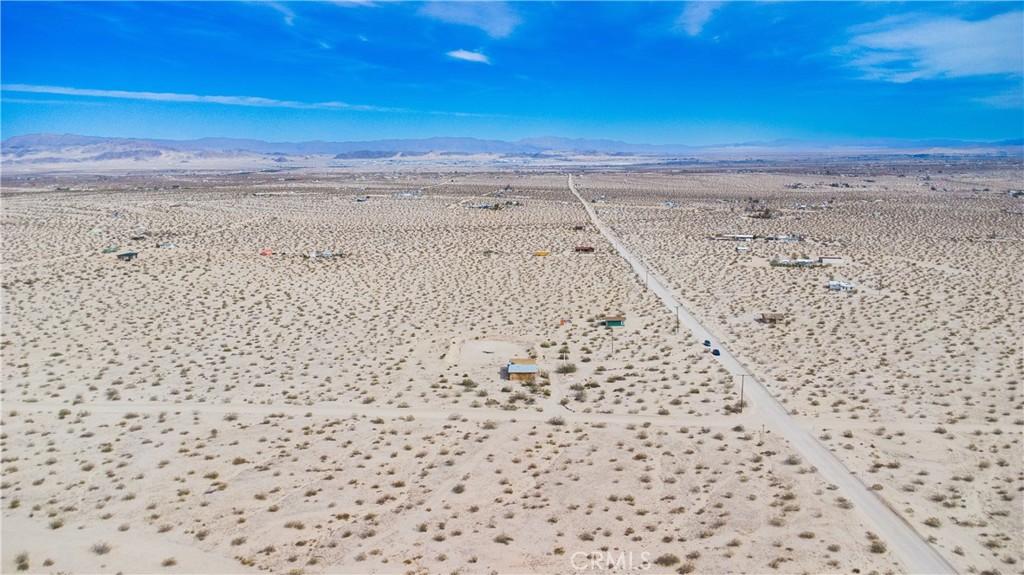 https://media.crmls.org/medias/4ebd1bb6-6e02-44b3-88b9-ff5a5cb31d07.jpg?preset=X-Large