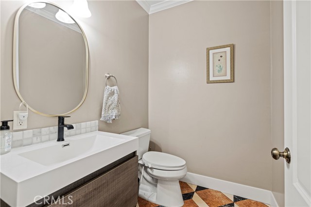8944 Enfield, Sherwood Forest CA: https://media.crmls.org/medias/4ebd586d-cbf1-4783-b19c-5f79892f79d7.jpg