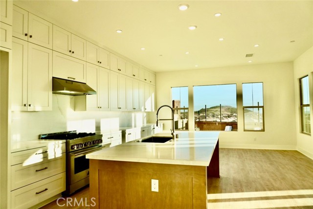 Detail Gallery Image 3 of 19 For 112 Awning, Irvine,  CA 92618 - 3 Beds | 2/1 Baths