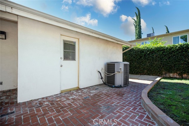 18119 Calvert Street photo 29