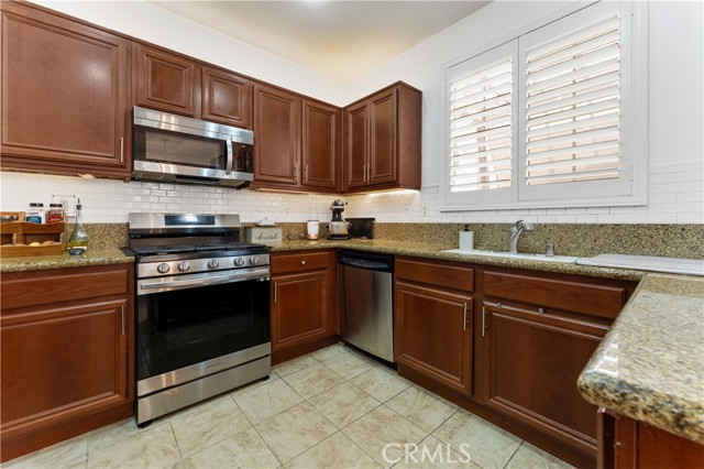 Detail Gallery Image 8 of 34 For 7004 Drake St, Chino,  CA 91710 - 3 Beds | 2/1 Baths