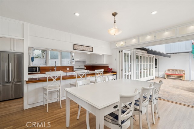 Detail Gallery Image 3 of 42 For 200 Grand Canal, Newport Beach,  CA 92662 - 4 Beds | 3 Baths