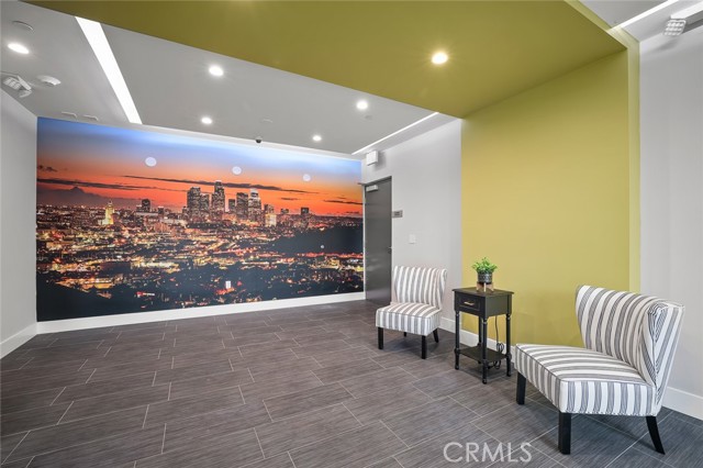 Detail Gallery Image 14 of 19 For 5820 La Mirada Ave #304,  Hollywood,  CA 90038 - 3 Beds | 2 Baths