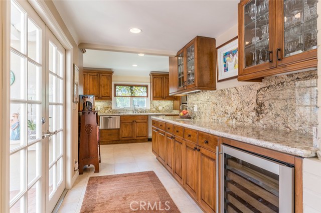 Kitchen/Bar