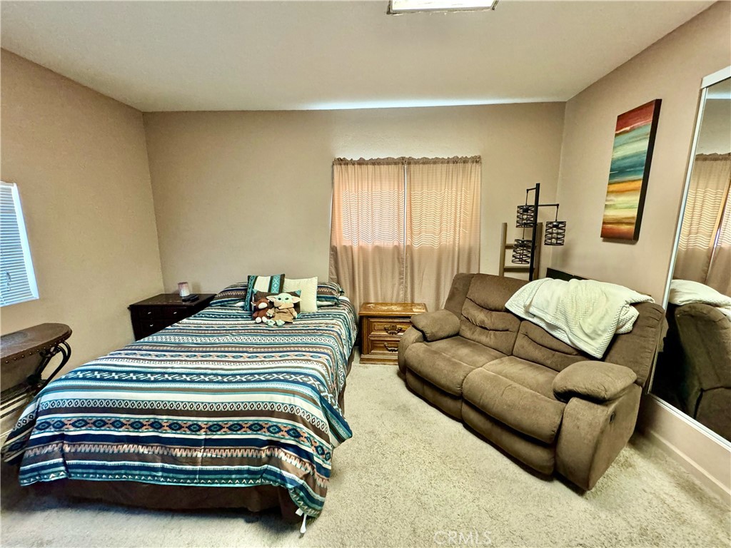 https://media.crmls.org/medias/4ec30294-b2ff-47c6-b606-532cfea8890d.jpg?preset=X-Large