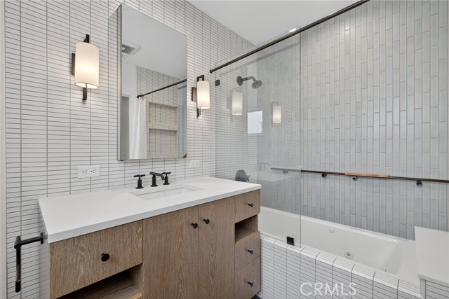 Detail Gallery Image 19 of 27 For 608 35th St, Manhattan Beach,  CA 90266 - 3 Beds | 2 Baths