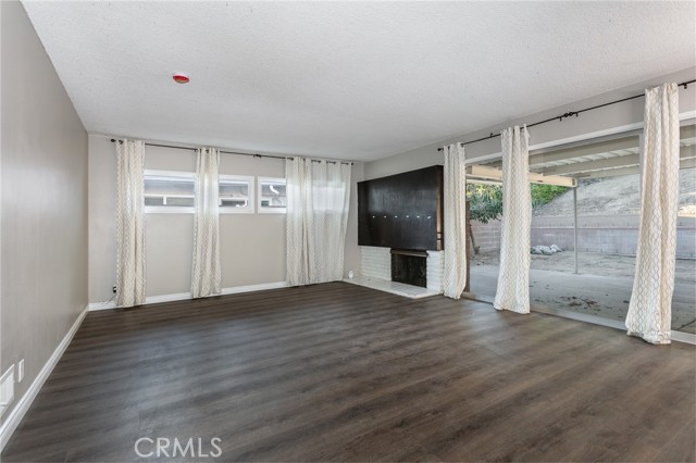 991 Glenview Terrace photo 8