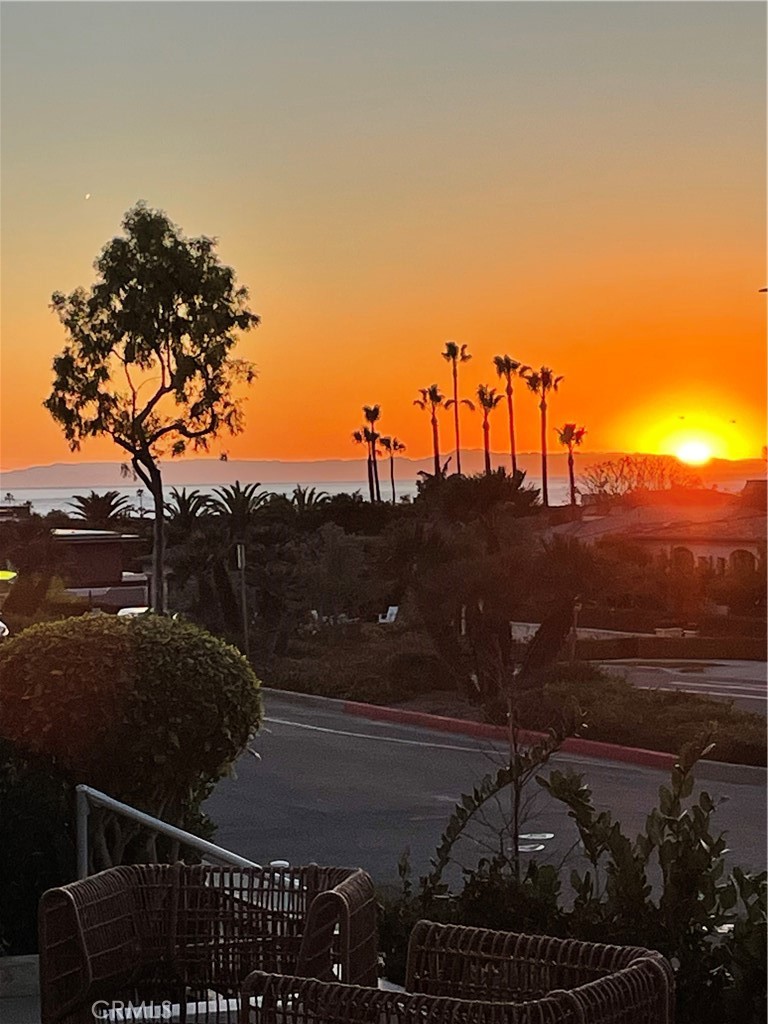 https://media.crmls.org/medias/4ec3ce08-30df-4706-ace5-2b9da736bb55.jpg?preset=X-Large