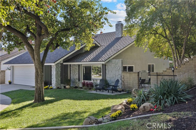 Detail Gallery Image 4 of 52 For 25457 via Macarena, Valencia,  CA 91355 - 5 Beds | 3 Baths