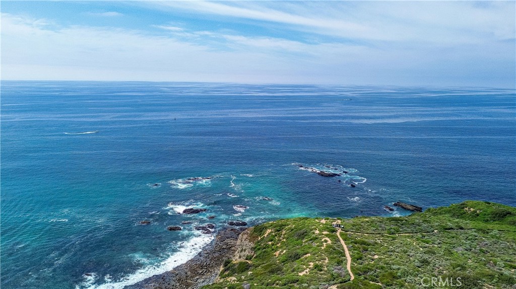 https://media.crmls.org/medias/4ec51c0a-09b9-44db-86ba-92560537b16c.jpg?preset=X-Large