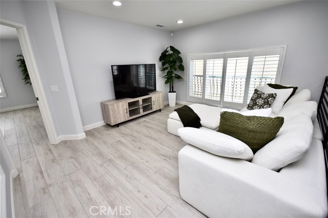 Detail Gallery Image 10 of 51 For 26 Santa Catalina Aisle, Irvine,  CA 92606 - 4 Beds | 2/1 Baths