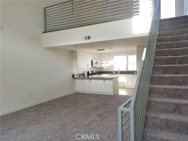 Detail Gallery Image 4 of 7 For 5621 N Bella Blanco Dr, North Hollywood,  CA 91601 - 3 Beds | 3/1 Baths