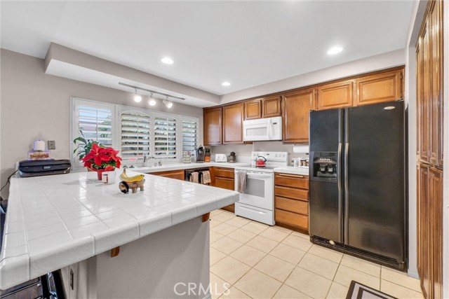 9796 Scanlan Court, Fountain Valley CA: https://media.crmls.org/medias/4ec6ebe6-449b-4aa6-8dc6-984c05cbda36.jpg