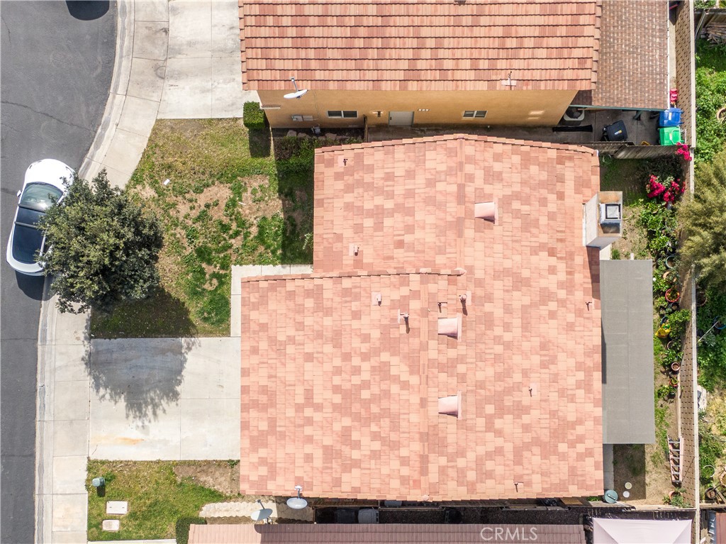https://media.crmls.org/medias/4ec7aa84-e787-47e9-9e20-83101615edf2.jpg?preset=X-Large