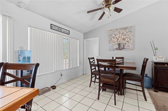 Detail Gallery Image 11 of 26 For 12831 Stage Coach Dr, Victorville,  CA 92392 - 3 Beds | 2 Baths