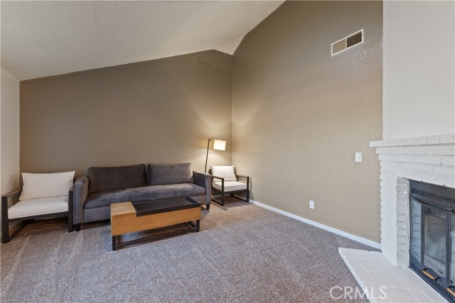 2433 N Knoll Avenue, Fresno CA: https://media.crmls.org/medias/4ec913b6-be29-492c-91f2-bfad22855348.jpg