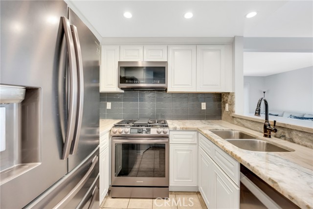 Detail Gallery Image 6 of 10 For 2313 S Greenwood Pl #C,  Ontario,  CA 91761 - 2 Beds | 1/1 Baths