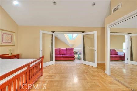 Detail Gallery Image 15 of 23 For 2579 Leicester Dr, Los Angeles,  CA 90046 - 5 Beds | 4 Baths