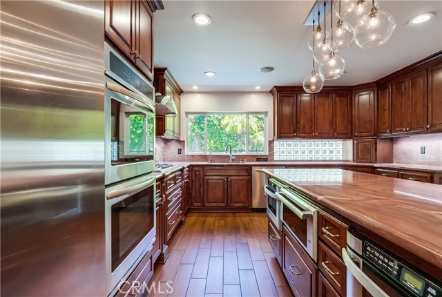 5528 Voletta Place, Valley Village CA: https://media.crmls.org/medias/4ecc3bf4-592f-415c-97e8-15bf59de8f5e.jpg
