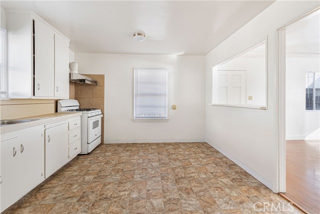 Detail Gallery Image 10 of 13 For 1957 Strathmore, San Gabriel,  CA 91776 - 5 Beds | 2 Baths