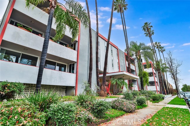 Detail Gallery Image 1 of 45 For 4915 Tyrone Ave #204,  Sherman Oaks,  CA 91423 - 1 Beds | 1 Baths
