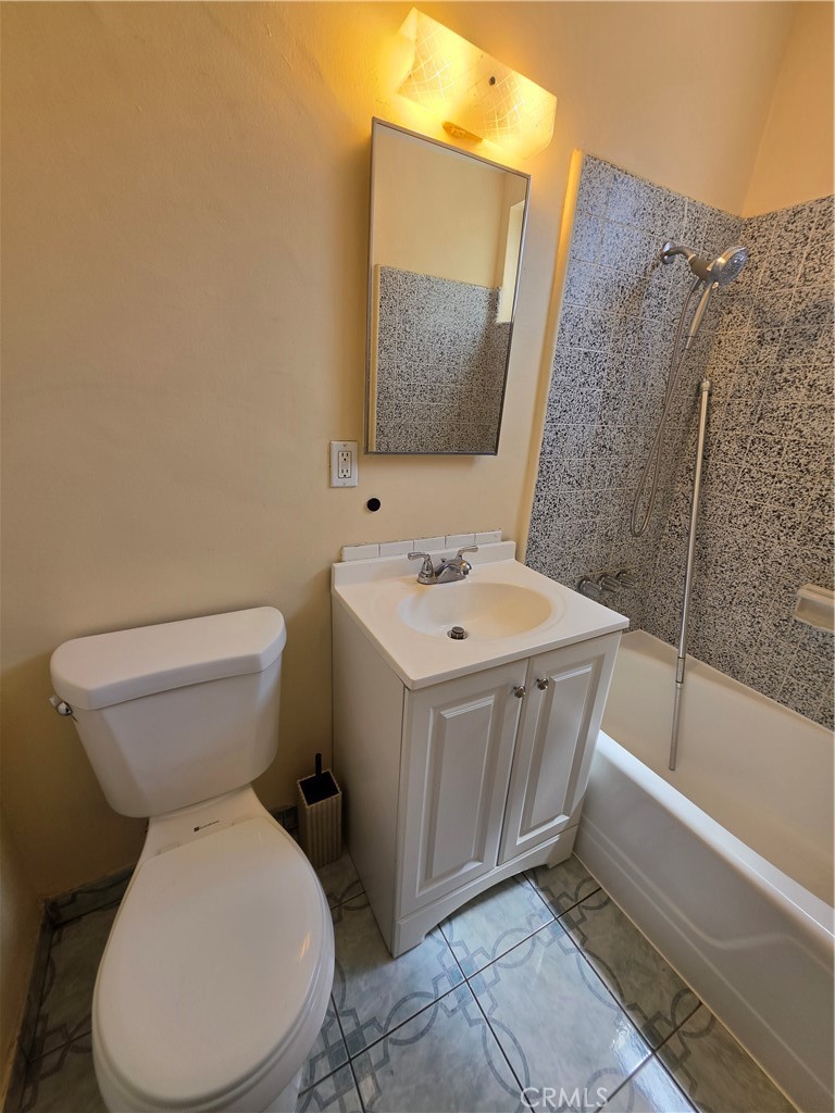 https://media.crmls.org/medias/4ecea661-0477-4db8-bb6a-f282b85ece9a.jpg?preset=X-Large