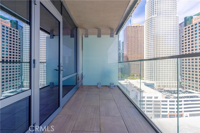 877 Francisco Street, Los Angeles CA: https://media.crmls.org/medias/4eceb63c-f51f-4a48-9be6-6fcef0542228.jpg