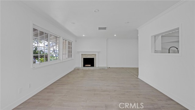 Detail Gallery Image 6 of 39 For 8443 Remmet, Canoga Park,  CA 91304 - 3 Beds | 2 Baths