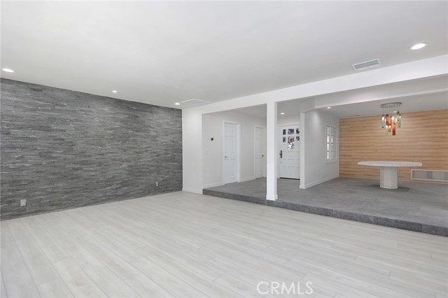 Detail Gallery Image 5 of 20 For 5047 Orrville Ave, Woodland Hills,  CA 91367 - 4 Beds | 2/1 Baths