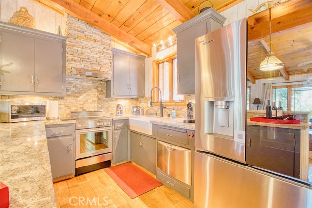 5475 Acorn Trail, Wrightwood CA: https://media.crmls.org/medias/4ecfd172-9a24-4ee3-855a-a25df51bab1d.jpg