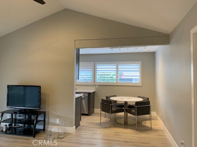 118 Streamwood, Irvine CA: https://media.crmls.org/medias/4ed1a19b-45e0-4f8a-abcd-802078e8ae58.jpg