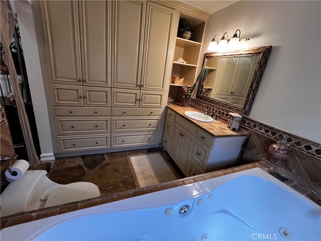 MLS #OC25182899 img 32