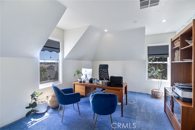 Image 20 of 41 For 2048 Mentone Boulevard