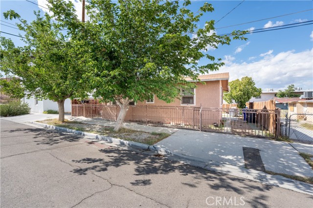 Detail Gallery Image 4 of 26 For 113 E White St, Barstow,  CA 92311 - – Beds | – Baths