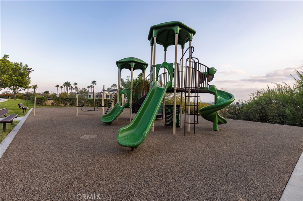 https://media.crmls.org/medias/4ed4e12e-946b-4641-885d-d535f62d2608.jpg?preset=X-Large