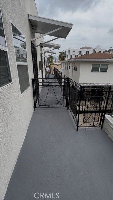 1032 S Normandie Avenue, Los Angeles CA: https://media.crmls.org/medias/4ed59cce-4e5a-4f39-b89c-689dbb58c496.jpg