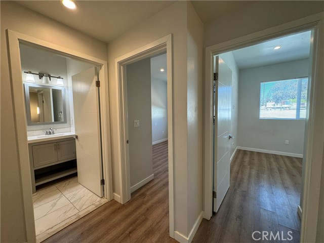 Detail Gallery Image 11 of 18 For 22425 S Del Valle St #3,  Woodland Hills,  CA 91364 - 3 Beds | 2/1 Baths