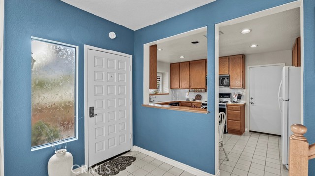 Detail Gallery Image 8 of 48 For 1563 San Fernando Dr, Corona,  CA 92882 - 3 Beds | 2/1 Baths